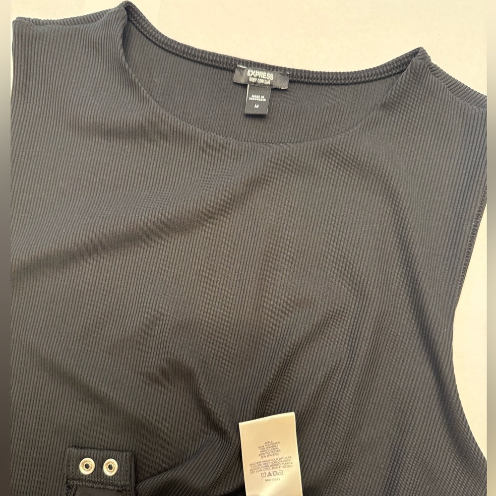 Express Sleek Black Sleeveless Bodysuit - Picture 4 of 4
